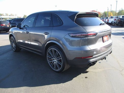 Used 2023 Porsche Cayenne image 8