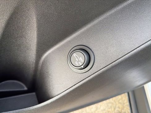 Used 2020 Chevrolet Equinox LT w/ Driver Convenience Package image 26