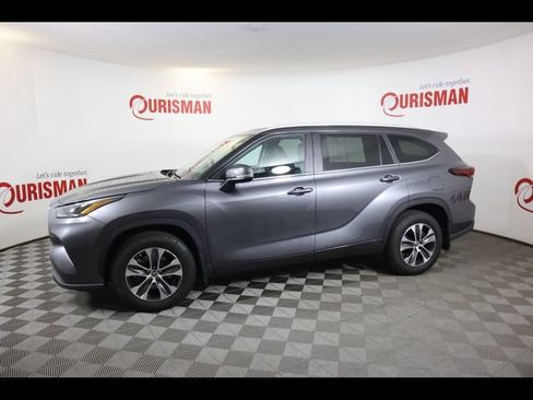 Used 2024 Toyota Highlander XLE AWD/4WD image 12