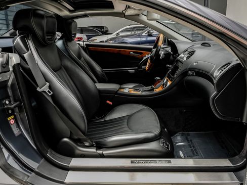 Used 2012 Mercedes-Benz SL 550 image 32