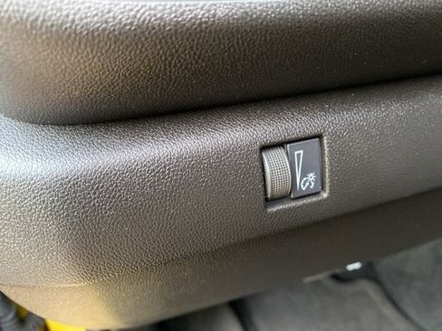 Used 2023 Chevrolet Colorado Trail Boss w/ Technology Package image 17