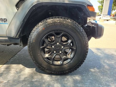 Used 2023 Jeep Wrangler Unlimited AWD/4WD image 39
