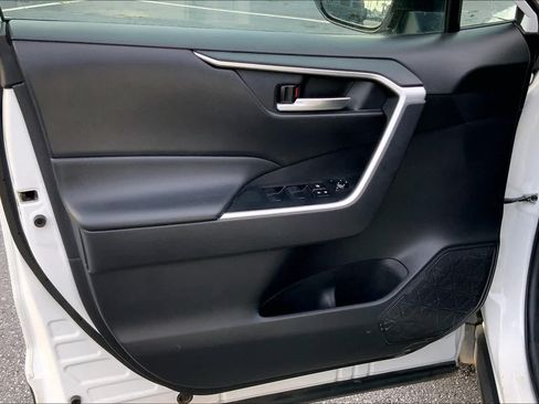 Used 2021 Toyota RAV4 XLE FWD image 21