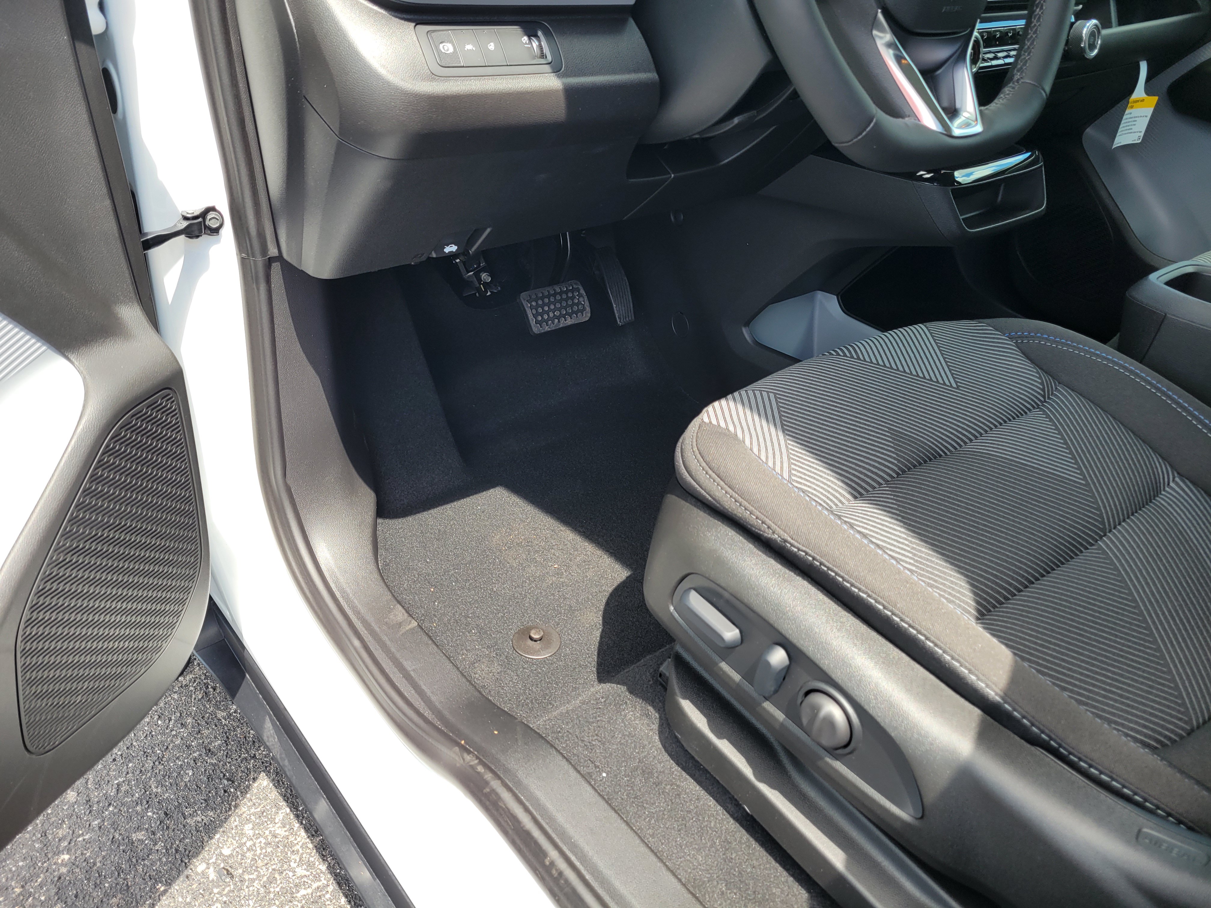 New 2027 Chevrolet Bolt LT w/ Comfort Package FWD image 24