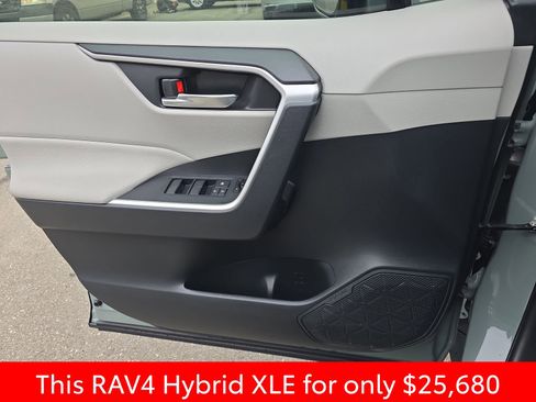 Used 2021 Toyota RAV4 XLE image 33