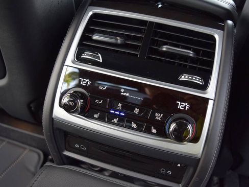 Used 2018 BMW ALPINA B7 xDrive w/ Luxury Rear Seating Package AWD/4WD image 53