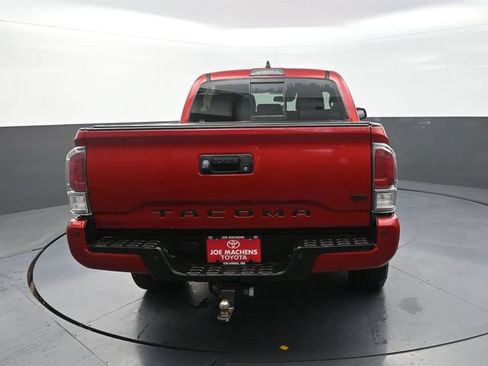 Used 2022 Toyota Tacoma TRD Off-Road w/ Technology Package AWD/4WD image 7