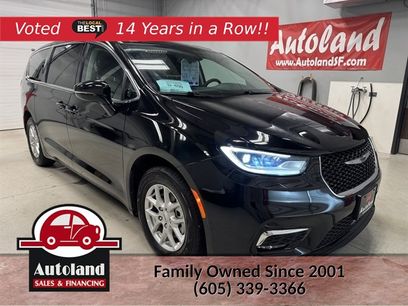 Used 2024 Chrysler Pacifica Touring-L