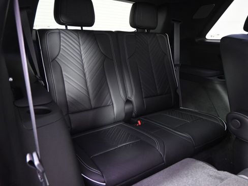 New 2027 Cadillac Vistiq Sport w/ LPO, Floor Liner Package AWD/4WD image 19