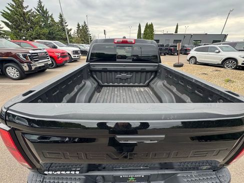Used 2025 Chevrolet Colorado Z71 AWD/4WD image 9