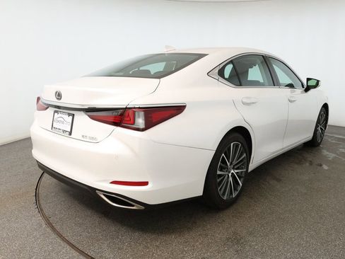 Used 2024 Lexus ES 350 w/ Premium Package image 4