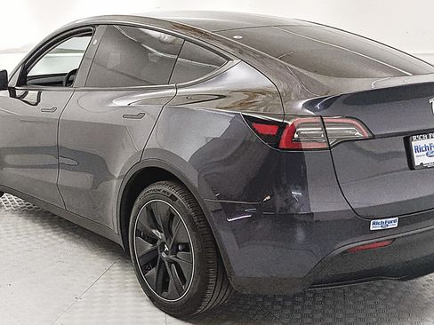 Used 2024 Tesla Model Y Long Range AWD/4WD image 4