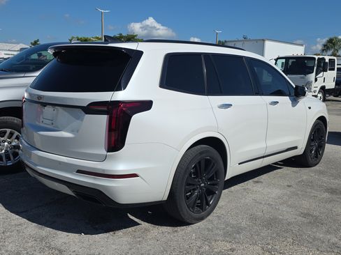 Used 2022 Cadillac XT6 Premium Luxury FWD image 8