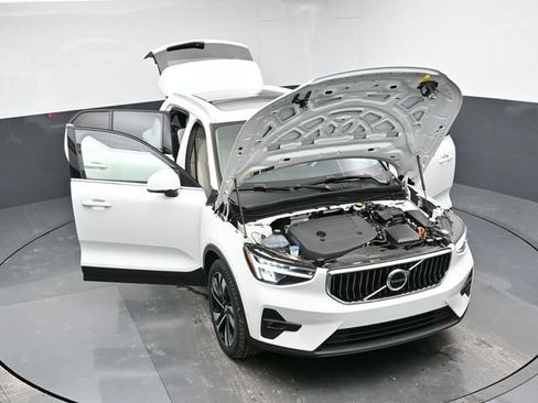 Used 2023 Volvo XC40 B4 Plus w/ Driver Assist Package image 41