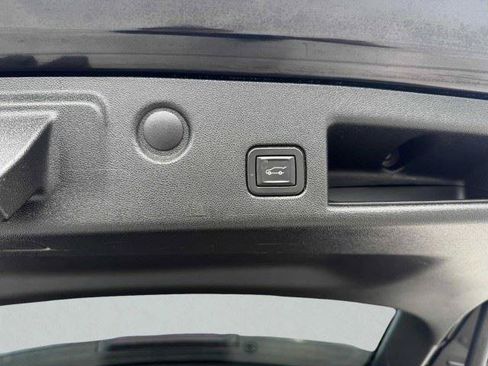 Used 2020 Chevrolet Equinox LT FWD image 56