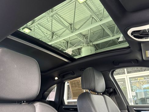 Used 2018 Porsche Macan Sport Edition AWD/4WD image 21
