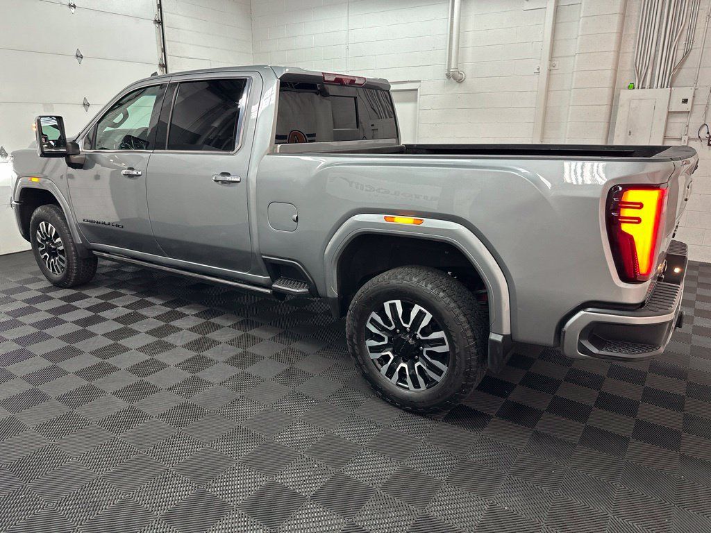 Used 2025 GMC Sierra 3500 Denali Ultimate AWD/4WD image 6