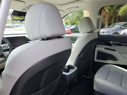 New 2025 Kia Telluride S image 9