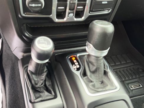 Used 2022 Jeep Wrangler Unlimited Sport AWD/4WD image 13