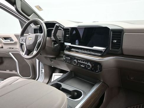 Used 2025 Chevrolet Silverado 2500 LT image 24