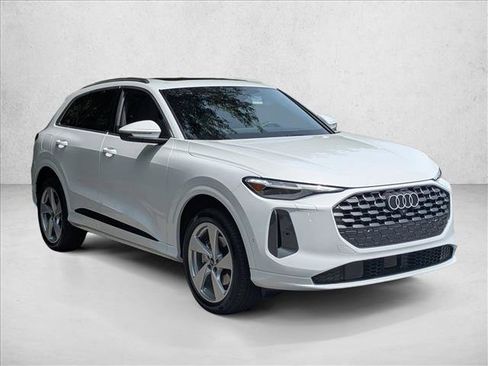 Used 2025 Audi Q5 Premium w/ Premium Plus AWD/4WD image 6