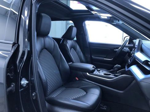Certified 2025 Toyota Highlander XSE AWD/4WD image 19