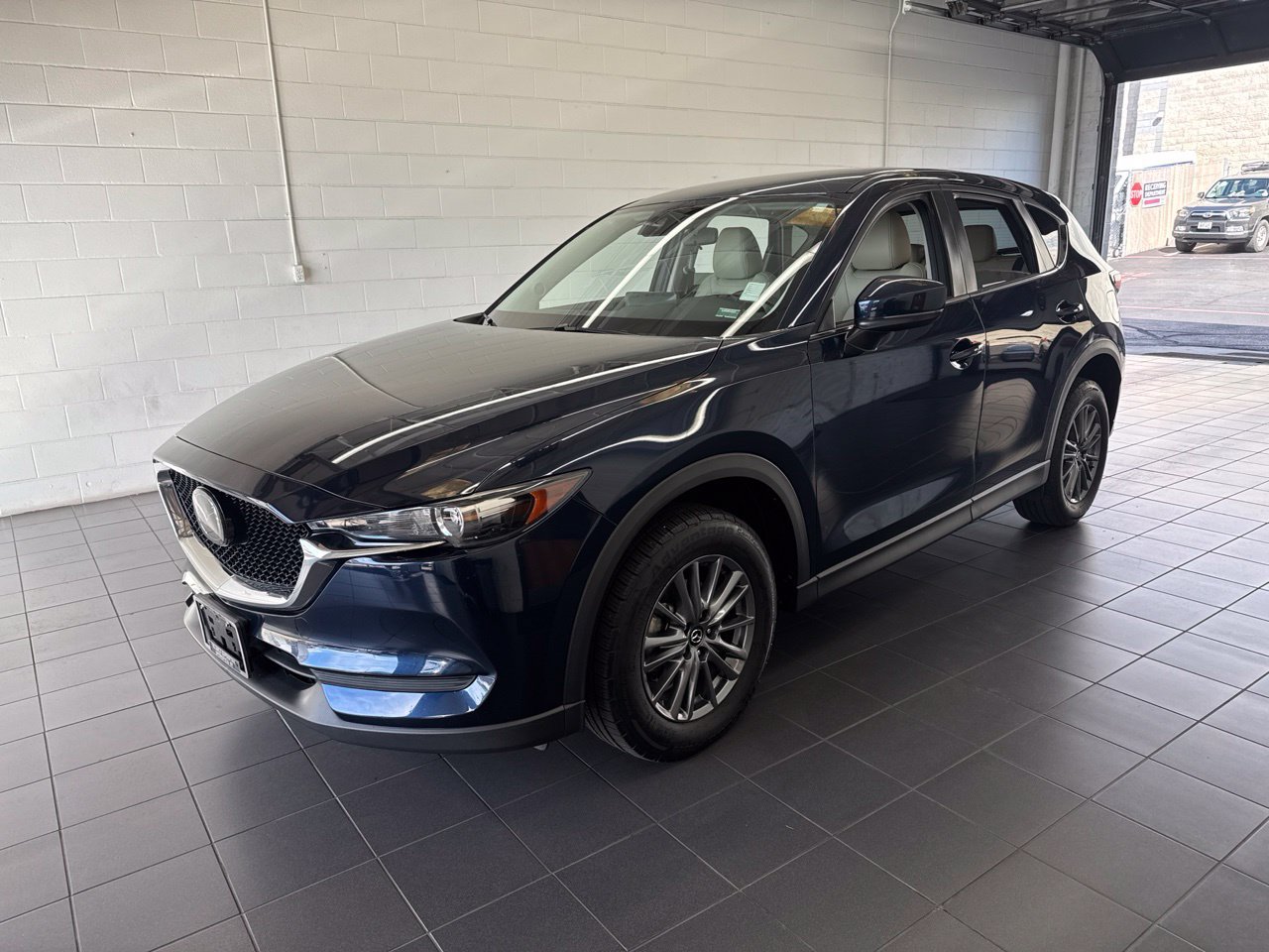 Used 2021 MAZDA CX-5 Touring FWD image 4