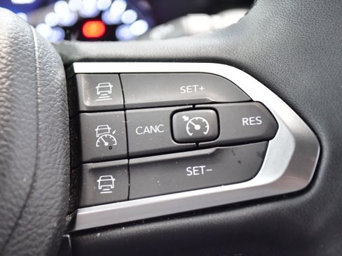 Used 2025 Jeep Compass Trailhawk AWD/4WD image 23