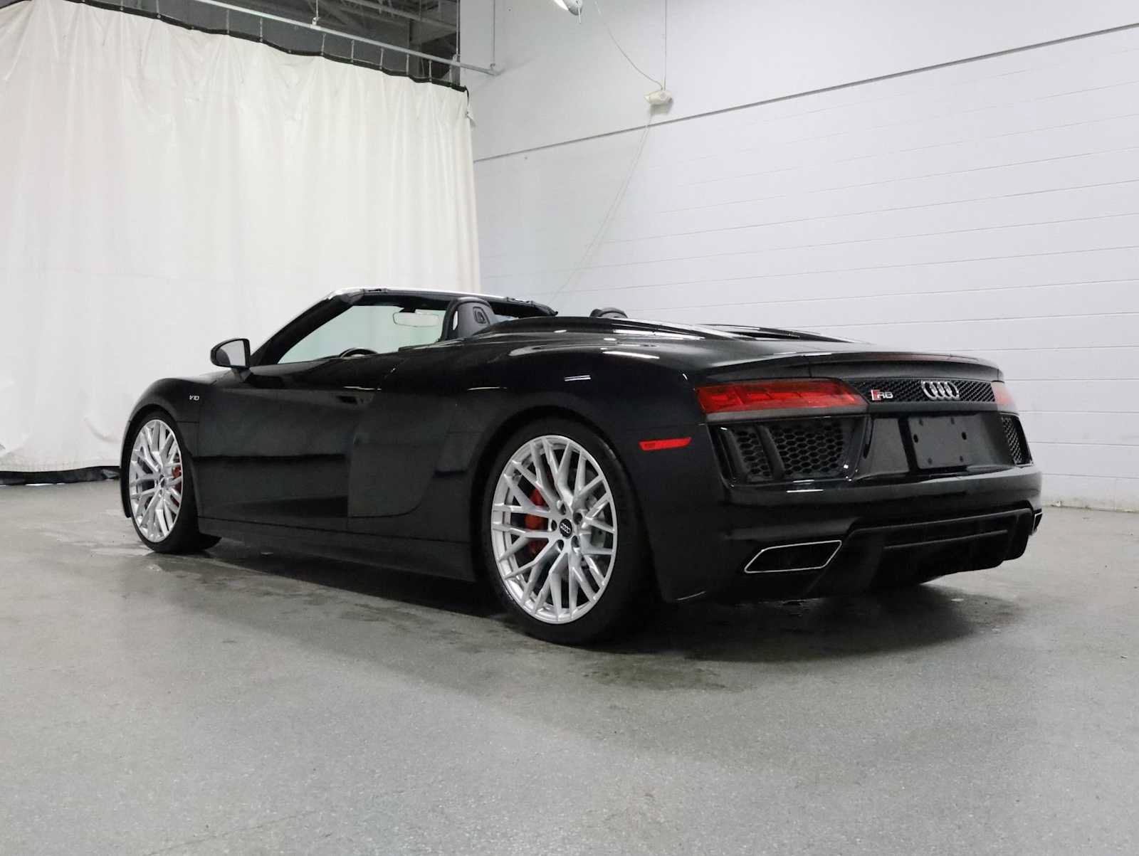 Used 2017 Audi R8 V10 w/ Carbon Exterior Package AWD/4WD image 3