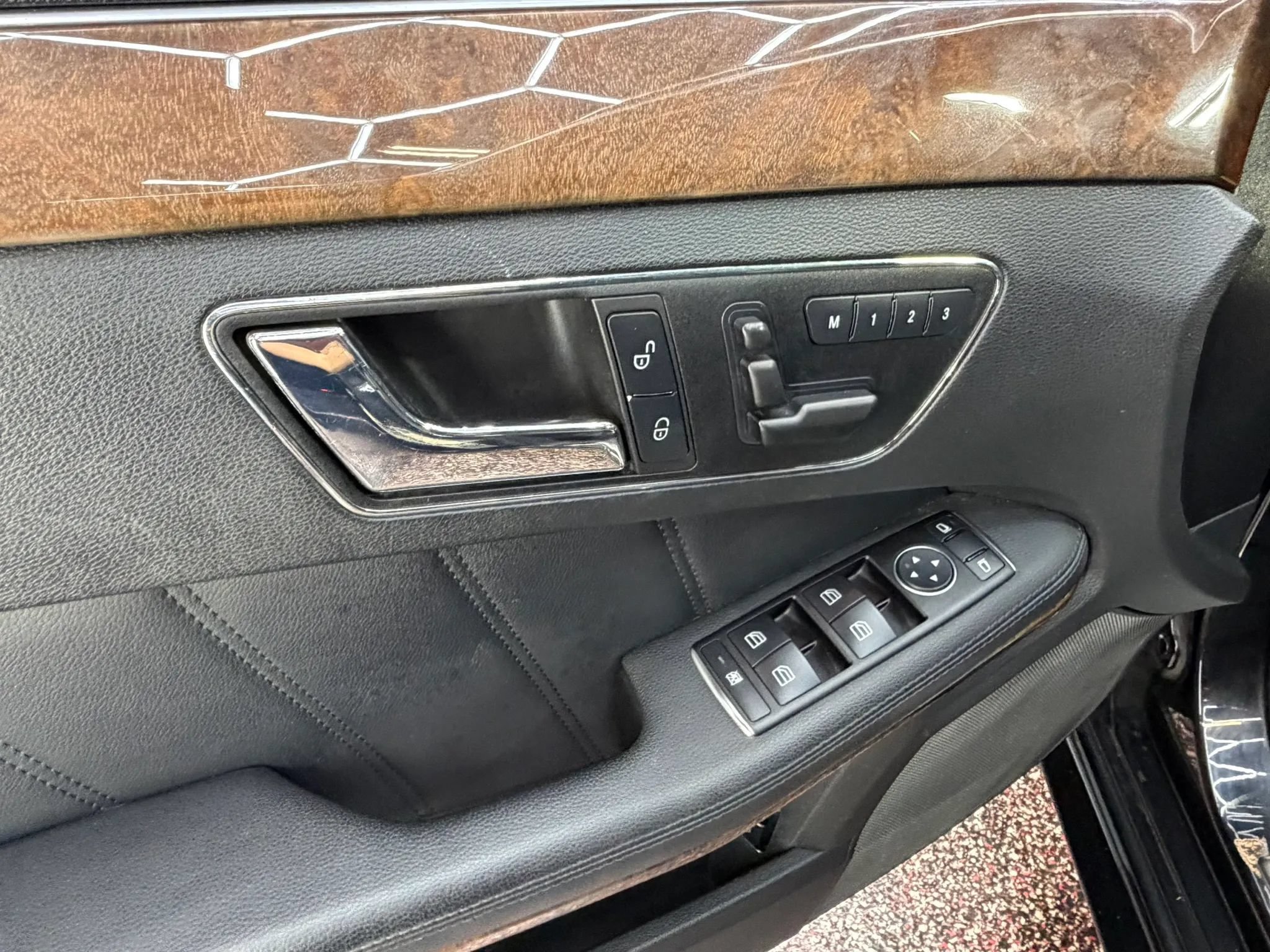 Used 2011 Mercedes-Benz E 350 4MATIC Sedan image 11