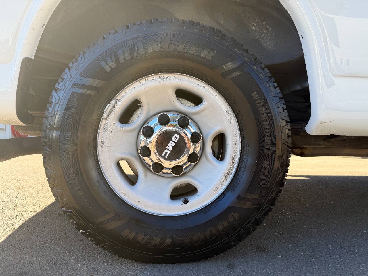 Used 2008 GMC Savana 3500 Extended Passenger w/ LT Preferred Equipment Group RWD image 35