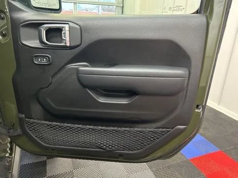 Used 2024 Jeep Wrangler Unlimited Sport AWD/4WD image 19