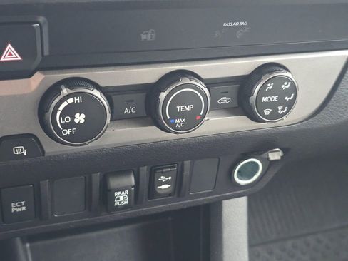 Used 2019 Toyota Tacoma SR5 image 26