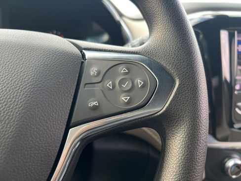 Used 2022 Chevrolet Traverse LS image 18