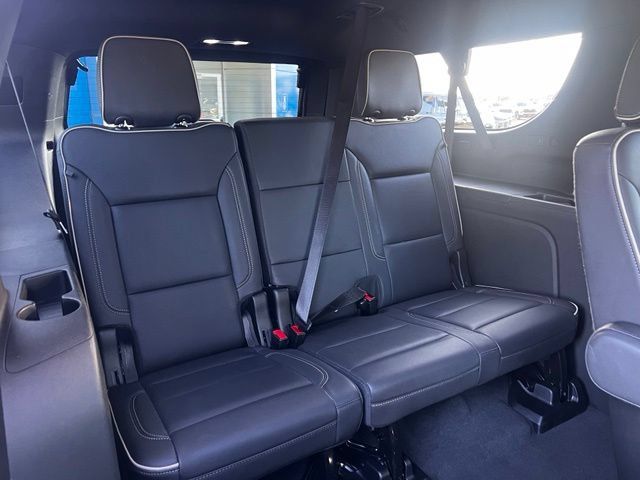 Used 2026 Chevrolet Suburban Premier AWD/4WD image 25