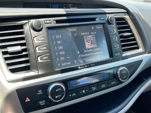 Used 2018 Toyota Highlander XLE FWD image 15