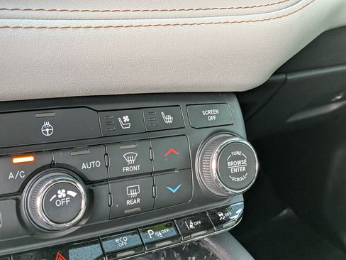 Used 2021 Dodge Durango R/T w/ Tow 'N Go Package AWD/4WD image 32