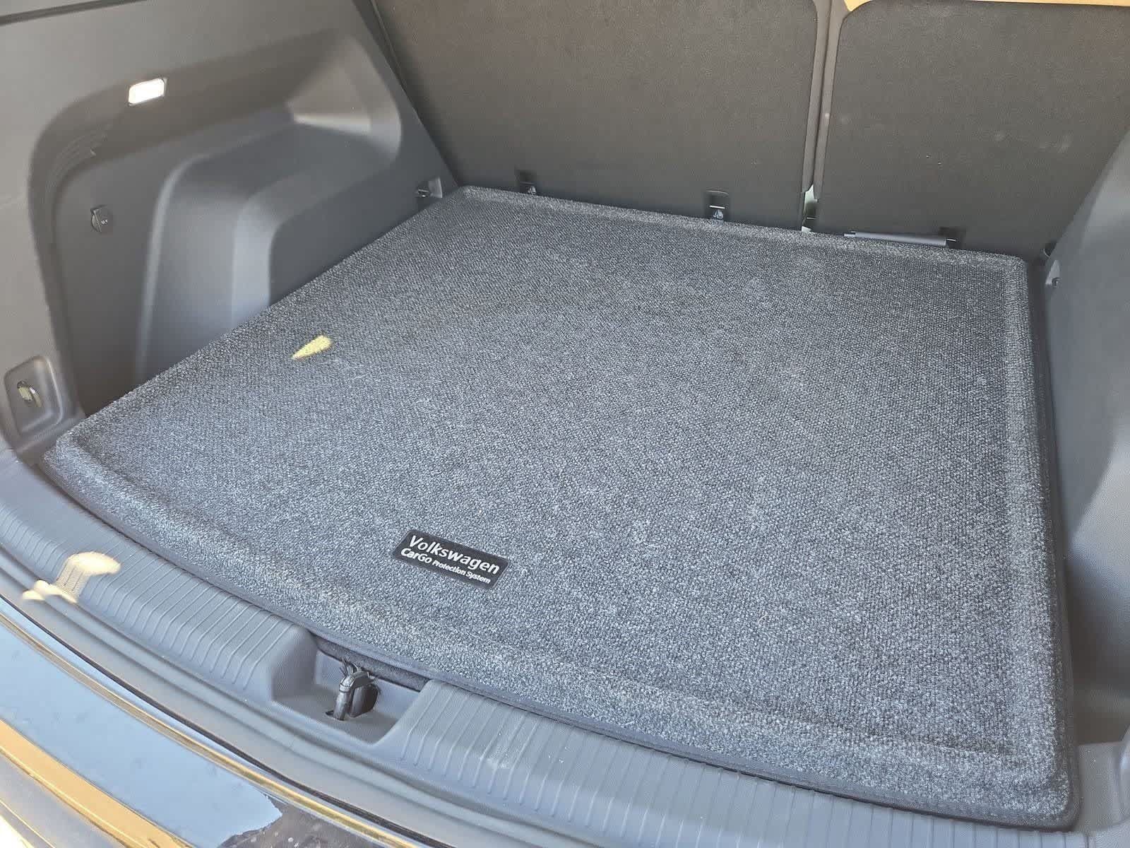 Used 2024 Volkswagen Atlas Cross Sport SE w/ Panoramic Sunroof Package FWD image 32