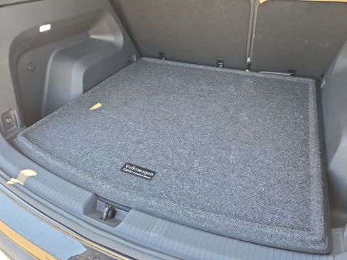 Used 2024 Volkswagen Atlas Cross Sport SE w/ Panoramic Sunroof Package FWD image 32