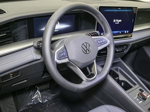New 2025 Volkswagen Tiguan SE image 16