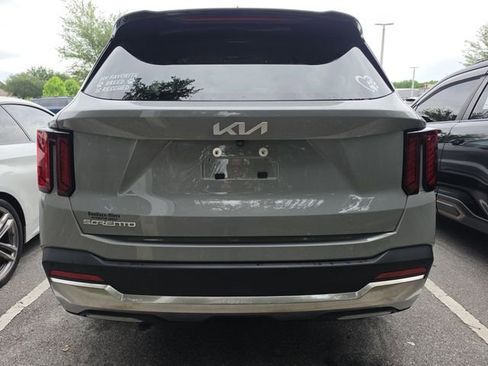 Certified 2025 Kia Sorento EX FWD image 4