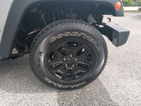 Used 2018 Jeep Wrangler Sport AWD/4WD image 12