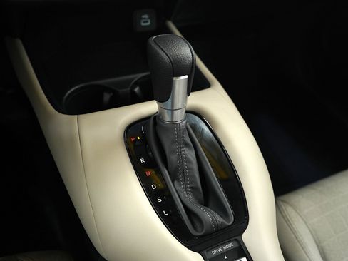 Used 2023 Honda HR-V LX image 23