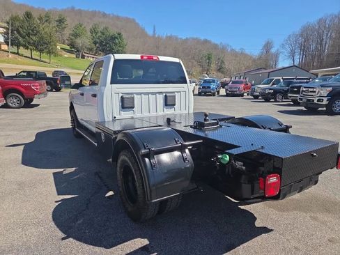 Used 2024 RAM 3500 Tradesman w/ Chrome Appearance Group AWD/4WD image 4