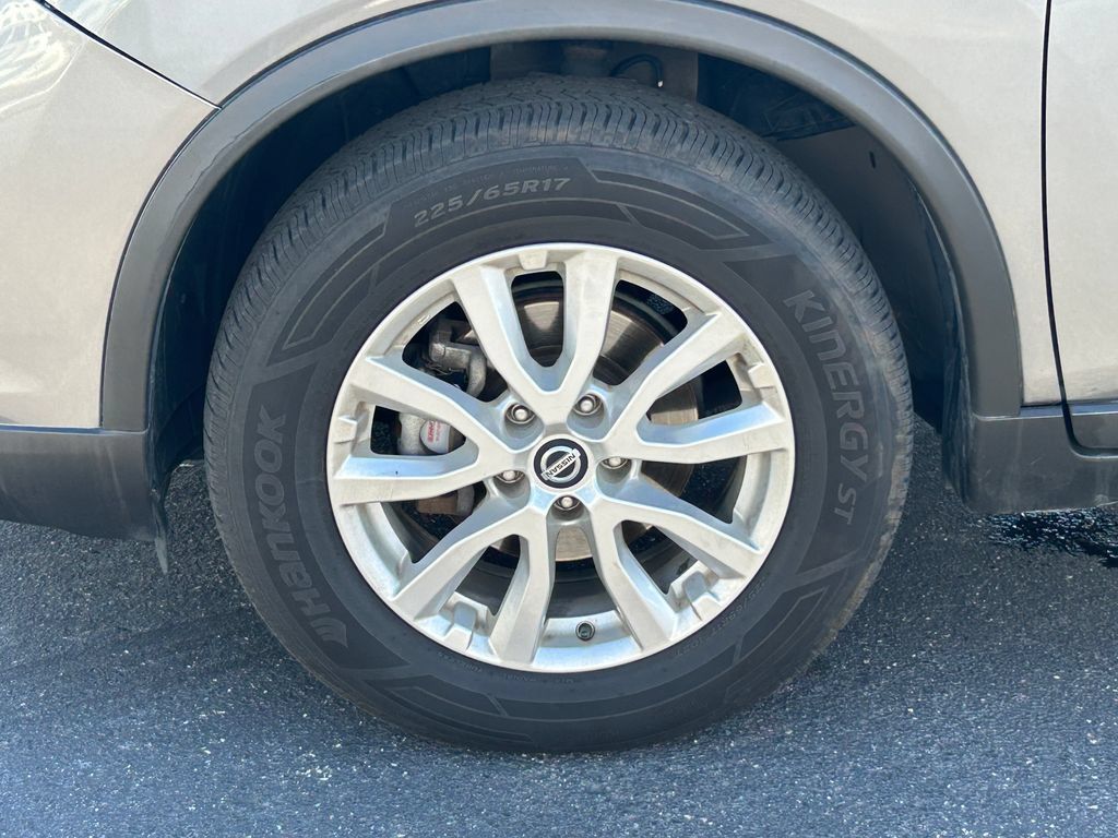 Used 2018 Nissan Rogue SV AWD/4WD image 25