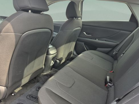 Certified 2025 Hyundai Elantra SE FWD image 15