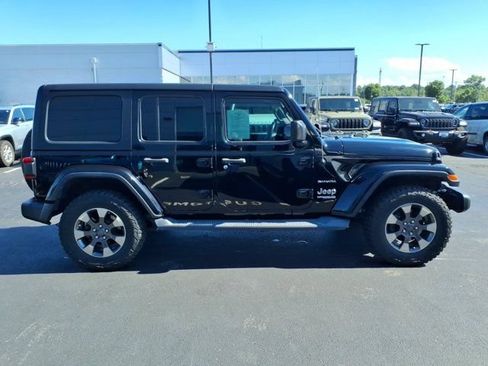 Used 2018 Jeep Wrangler Unlimited Sahara w/ Dual Top Group AWD/4WD image 26