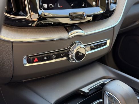 Certified 2025 Volvo XC60 B5 Plus image 25