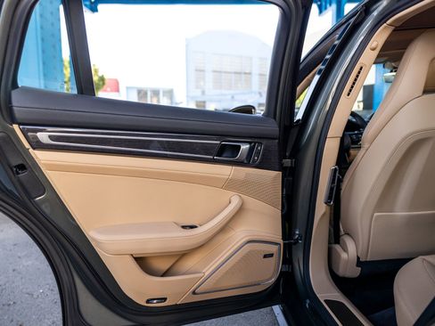 Certified 2023 Porsche Panamera Platinum Edition image 39