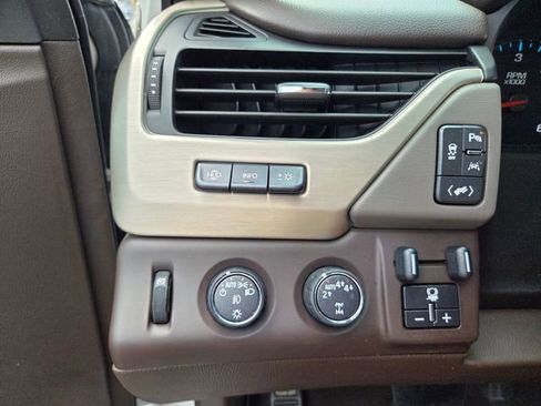 Used 2017 GMC Yukon Denali w/ Open Road Package AWD/4WD image 32